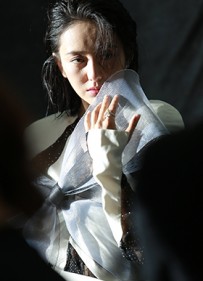 【佟丽娅】 - 写真.-棚拍(光腿)[237P][图片／136MB]