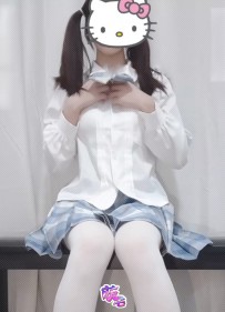 【喵喵梓】新晋级推特嫩妹[喵喵梓]私拍-黑丝学生服道具 [...