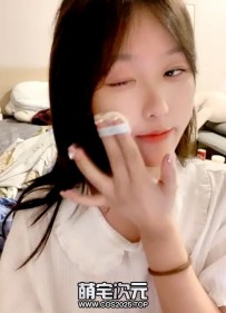 【喵萝莉.初恋女友】-撩起衣服露美乳掰穴.跳丹塞入.8V-[视...